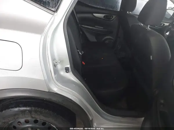 JN1BJ1CP5JW155732 2018 NISSAN ROGUE - Image 8