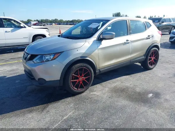 JN1BJ1CP5JW157030 2018 NISSAN ROGUE - Image 2