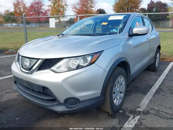 JN1BJ1CP5JW157075 2018 NISSAN ROGUE - Image 2