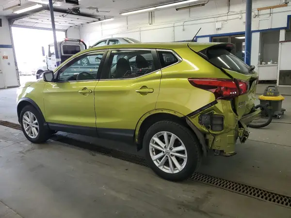 JN1BJ1CP5JW181425 2018 NISSAN ROGUE - Image 2