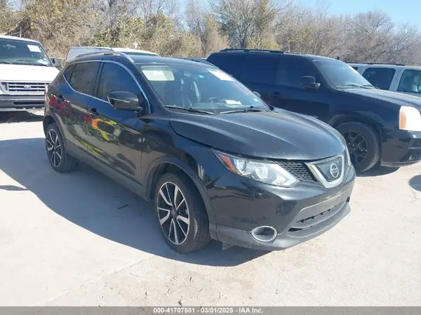 JN1BJ1CP5JW184017 2018 NISSAN ROGUE - Image 1