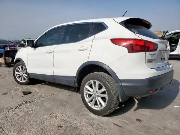 JN1BJ1CP5JW191307 2018 NISSAN ROGUE - Image 2