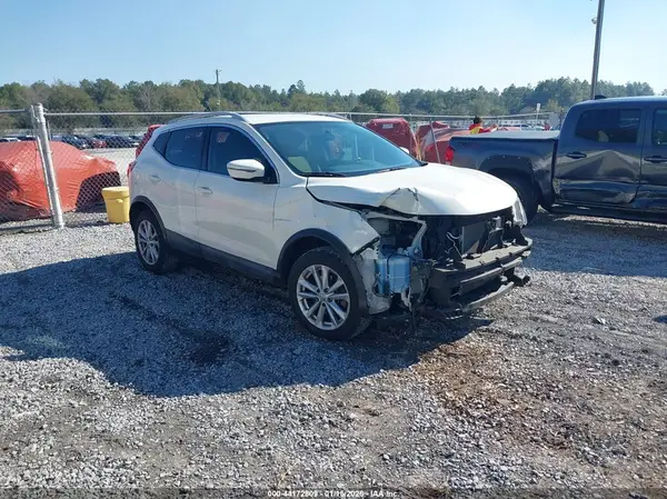 JN1BJ1CP5JW193512 2018 NISSAN ROGUE - Image 1