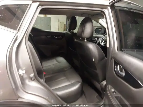 JN1BJ1CP5KW526812 2019 NISSAN ROGUE - Image 8