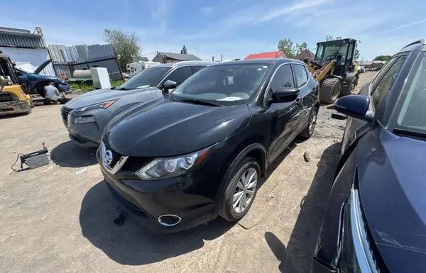 JN1BJ1CP6HW003033 2017 NISSAN ROGUE - Image 2