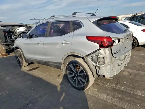 JN1BJ1CP6HW003081 2017 NISSAN ROGUE - Image 2