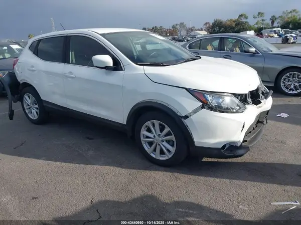 JN1BJ1CP6HW005834 2017 NISSAN ROGUE - Image 1
