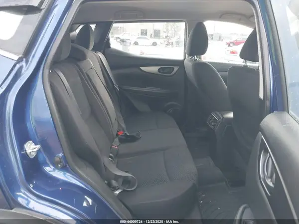 JN1BJ1CP6HW007602 2017 NISSAN ROGUE - Image 8