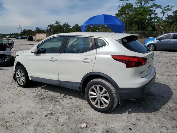 JN1BJ1CP6HW009351 2017 NISSAN ROGUE - Image 2