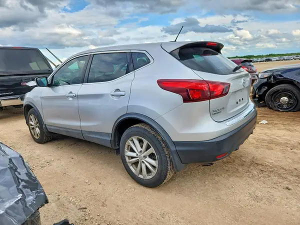 JN1BJ1CP6HW012105 2017 NISSAN ROGUE - Image 2