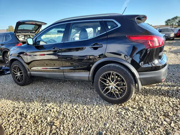 JN1BJ1CP6HW014050 2017 NISSAN ROGUE - Image 2