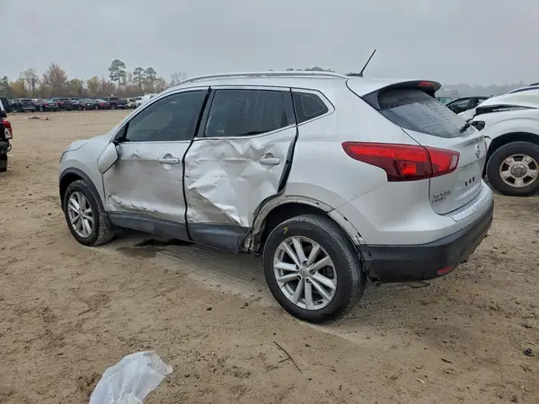 JN1BJ1CP6HW015957 2017 NISSAN ROGUE - Image 2