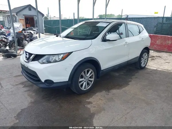 JN1BJ1CP6HW020012 2017 NISSAN ROGUE - Image 2