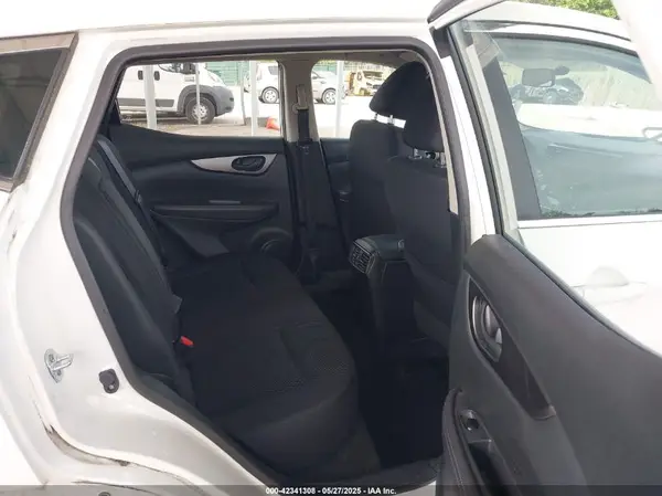 JN1BJ1CP6HW020012 2017 NISSAN ROGUE - Image 8