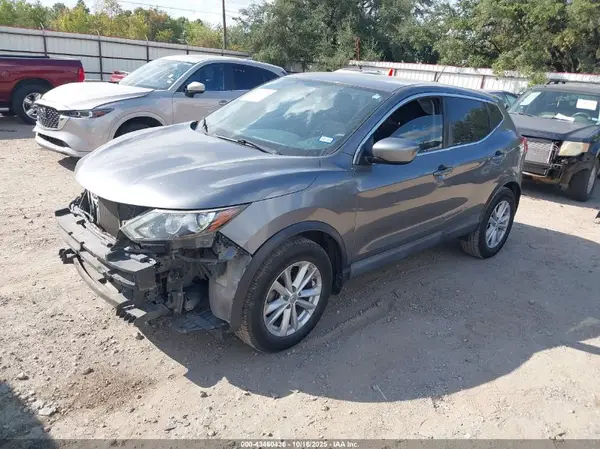 JN1BJ1CP6HW021208 2017 NISSAN ROGUE - Image 2
