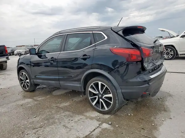 JN1BJ1CP6HW027106 2017 NISSAN ROGUE - Image 2