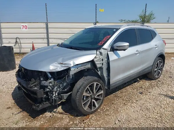 JN1BJ1CP6JW100657 2018 NISSAN ROGUE - Image 2