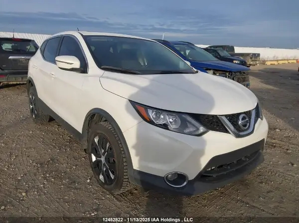 JN1BJ1CP6JW104000 2018 NISSAN ROGUE - Image 1