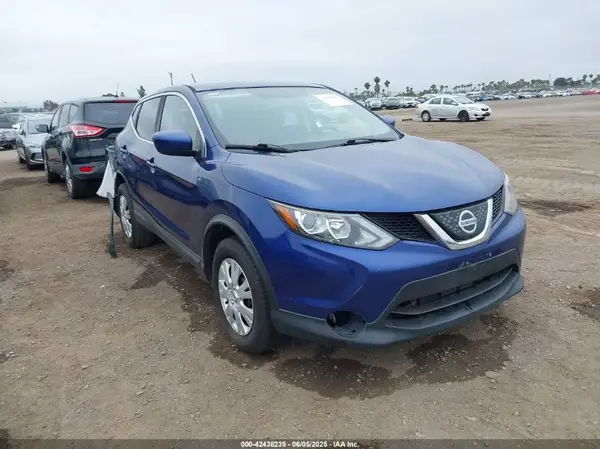 JN1BJ1CP6JW150796 2018 NISSAN ROGUE - Image 1