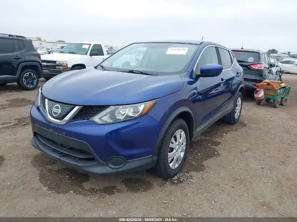JN1BJ1CP6JW150796 2018 NISSAN ROGUE - Image 2