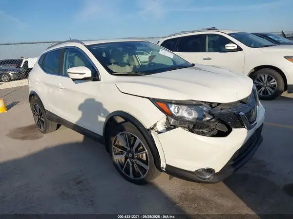 JN1BJ1CP6JW154069 2018 NISSAN ROGUE - Image 1