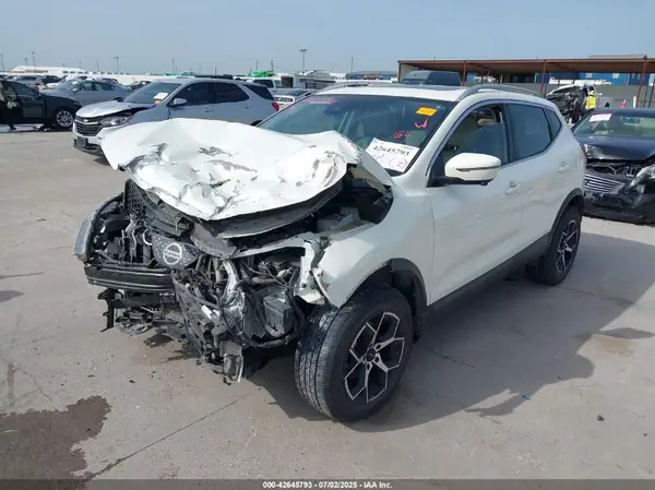 JN1BJ1CP6JW165430 2018 NISSAN ROGUE - Image 2