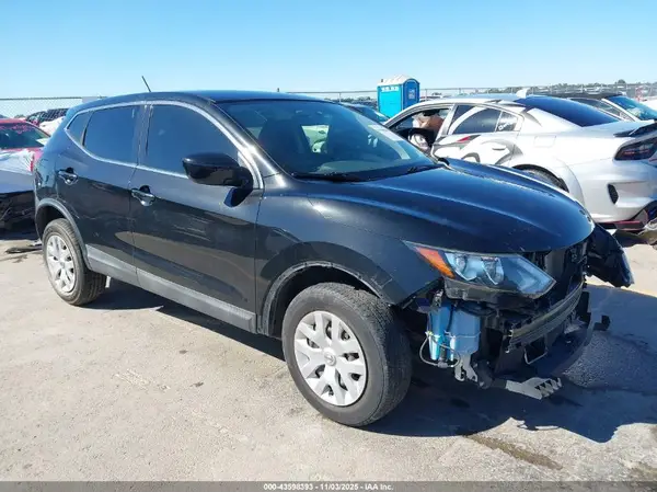 JN1BJ1CP6JW184656 2018 NISSAN ROGUE - Image 1