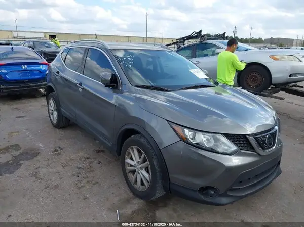 JN1BJ1CP6JW186357 2018 NISSAN ROGUE