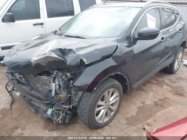 JN1BJ1CP6JW194555 2018 NISSAN ROGUE - Image 2