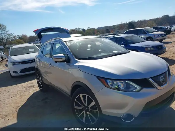 JN1BJ1CP6JW195379 2018 NISSAN ROGUE - Image 1