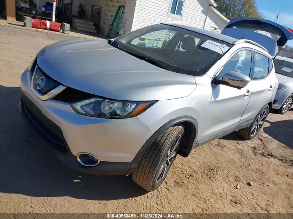 JN1BJ1CP6JW195379 2018 NISSAN ROGUE - Image 2