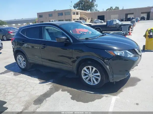 JN1BJ1CP6JW195625 2018 NISSAN ROGUE - Image 1