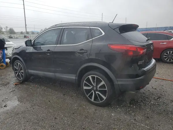 JN1BJ1CP6JW500637 2018 NISSAN ROGUE - Image 2