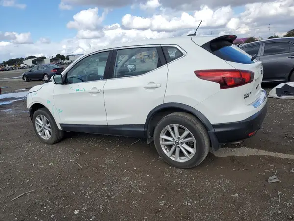 JN1BJ1CP6KW210142 2019 NISSAN ROGUE - Image 2
