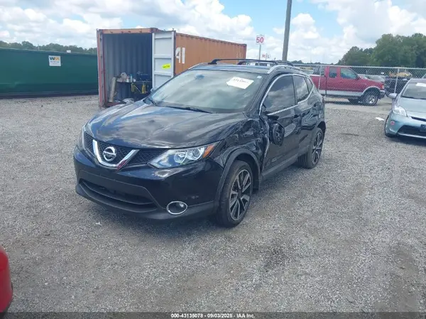 JN1BJ1CP7HW005129 2017 NISSAN ROGUE - Image 2