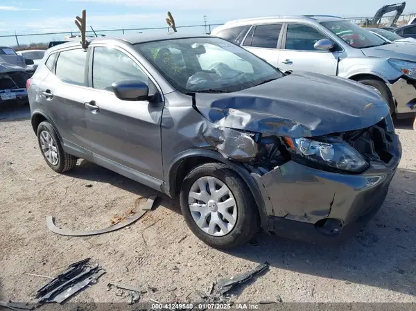 JN1BJ1CP7HW005261 2017 NISSAN ROGUE - Image 1