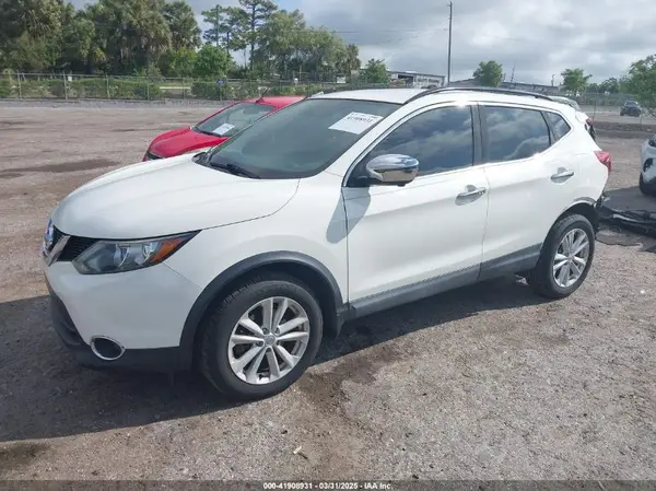 JN1BJ1CP7HW007270 2017 NISSAN ROGUE - Image 2