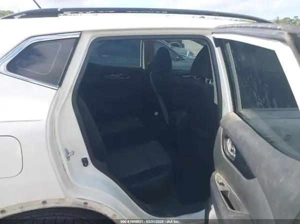 JN1BJ1CP7HW007270 2017 NISSAN ROGUE - Image 8