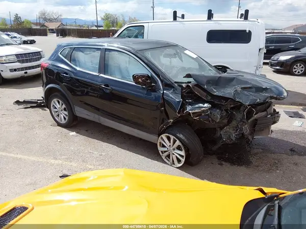 JN1BJ1CP7HW009584 2017 NISSAN ROGUE - Image 1