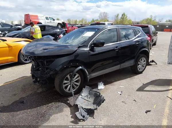 JN1BJ1CP7HW009584 2017 NISSAN ROGUE - Image 2
