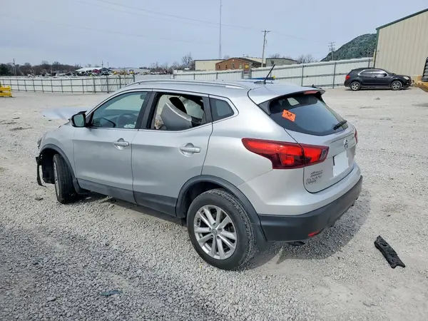 JN1BJ1CP7HW010752 2017 NISSAN ROGUE - Image 2