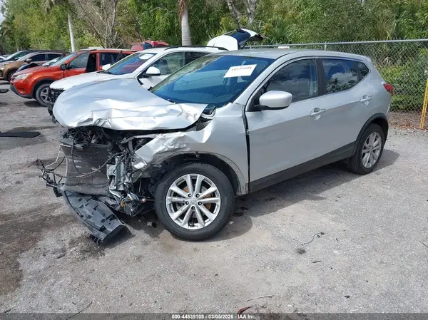 JN1BJ1CP7HW011948 2017 NISSAN ROGUE - Image 2