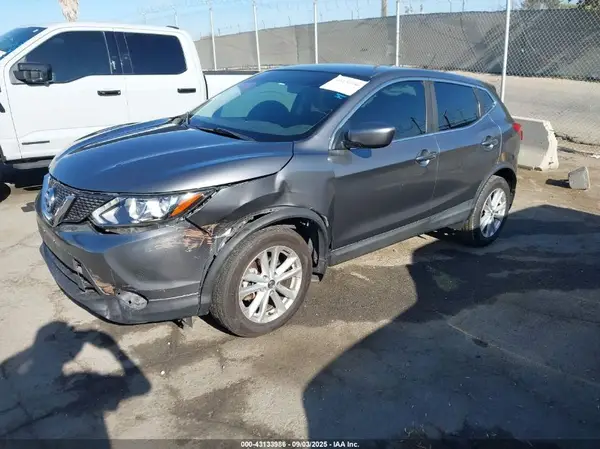 JN1BJ1CP7HW014266 2017 NISSAN ROGUE - Image 2
