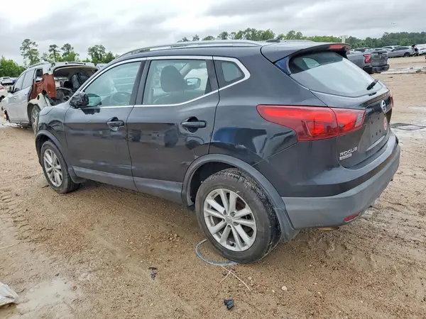 JN1BJ1CP7HW021461 2017 NISSAN ROGUE - Image 2