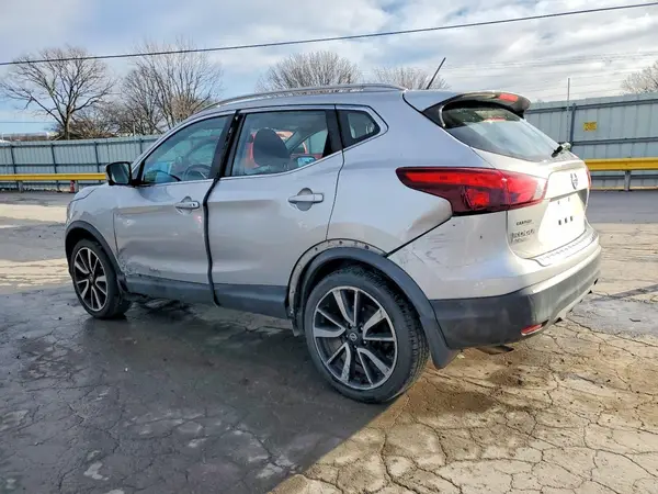 JN1BJ1CP7HW021833 2017 NISSAN ROGUE - Image 2