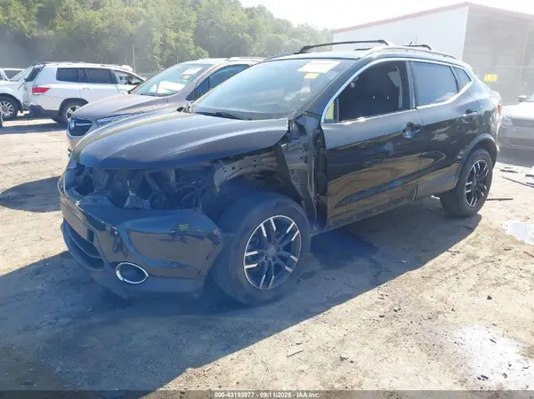 JN1BJ1CP7HW024585 2017 NISSAN ROGUE - Image 2