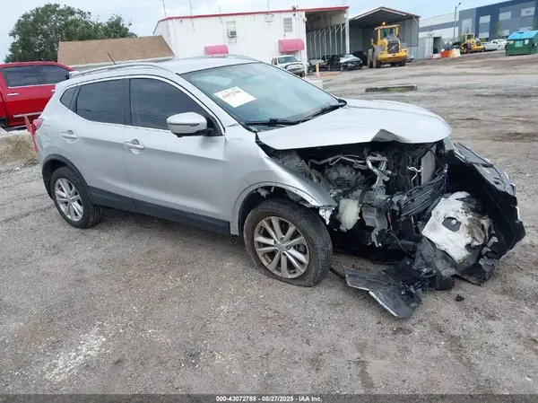 JN1BJ1CP7HW025588 2017 NISSAN ROGUE - Image 1