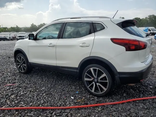 JN1BJ1CP7HW027132 2017 NISSAN ROGUE - Image 2