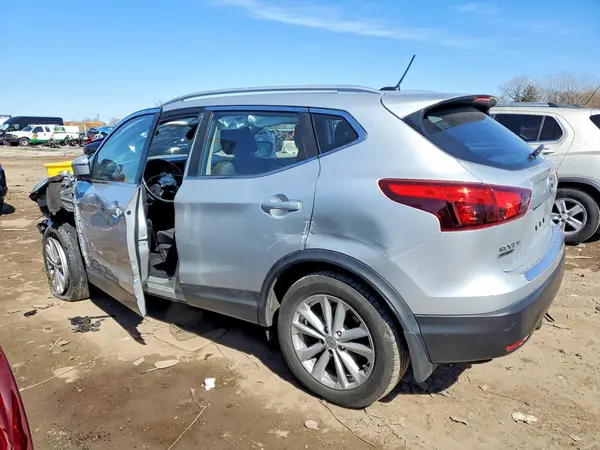 JN1BJ1CP7HW028393 2017 NISSAN ROGUE - Image 2