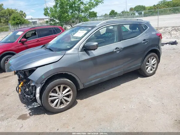 JN1BJ1CP7HW033223 2017 NISSAN ROGUE - Image 2